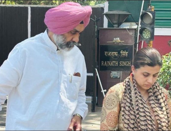 रक्षामंत्री से मिलकर कर्नल के परिवार ने CBI जाँच की लगाई गुहार