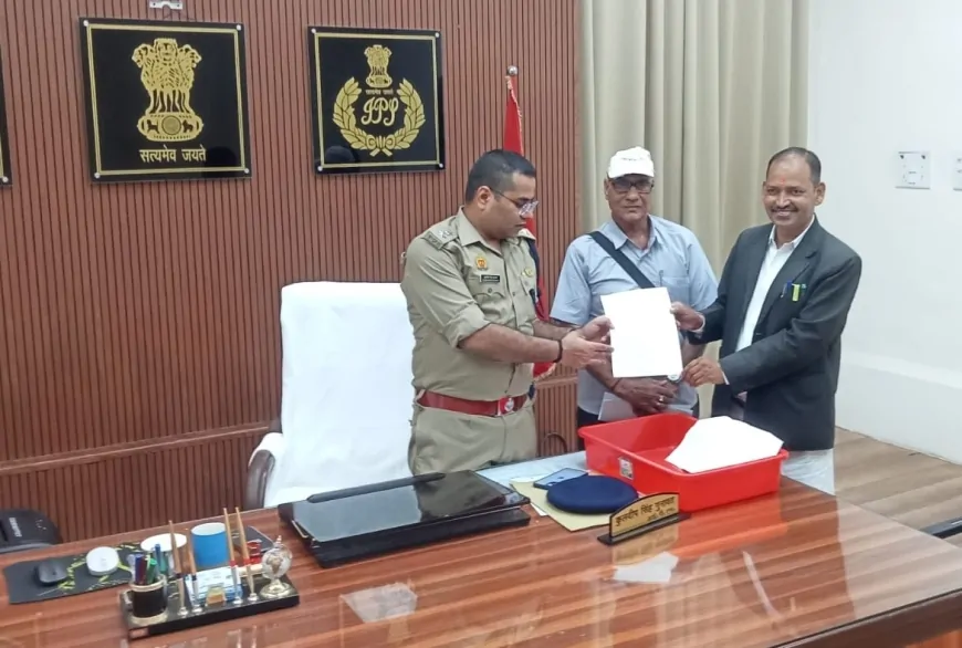 उत्तर प्रदेश पुलिस की कार्यशैली पर आज़ाद अधिकार सेना का सवाल, प्रयागराज में पुलिस उपायुक्त को सौंपा गया ज्ञापन