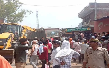 हंडिया में भीषण सड़क हादसा: बालू लदा ट्रक पलटने से महिला, दो मासूम समेत चार की मौत