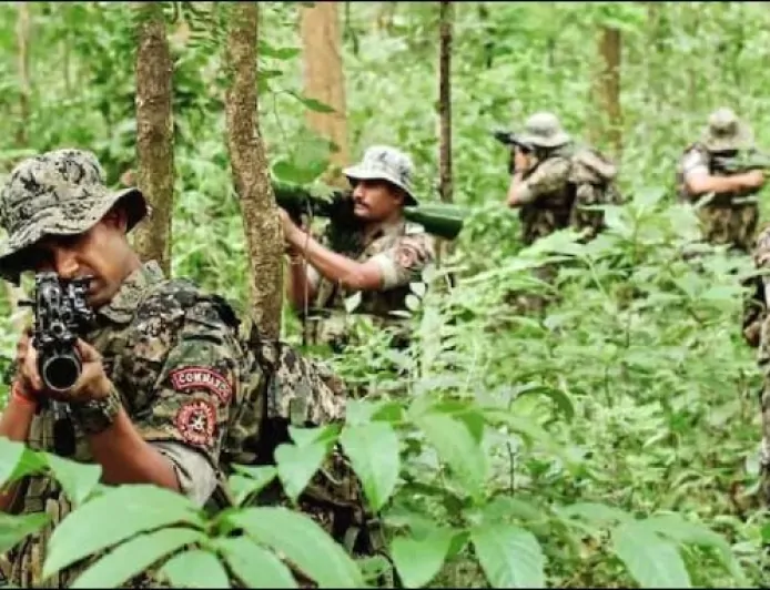 बीजापुर में नक्सलियों और सुरक्षाबलों में मुठभेड़ जारी, एक नक्सली ढेर