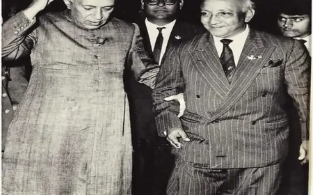 बॉलीवुड का मुस्कराता चेहरा: जॉन चाचा डेविड अब्राहम की विरासत और व्यंग्य से सजी ज़िंदगी