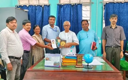 वर्ण परिचय पुस्तकालय में स्वतंत्रता संग्राम और संस्कृति पर आधारित दुर्लभ पुस्तकें सौंपी गईं