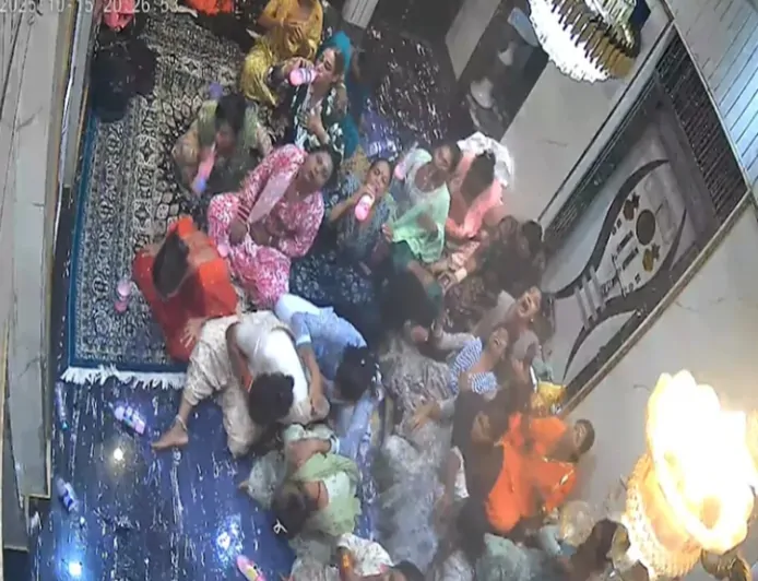 इंदौर में 24 किन्नरों ने एक साथ जहर पीया, कई की हालत गंभीर, दो आरोपी हिरासत में