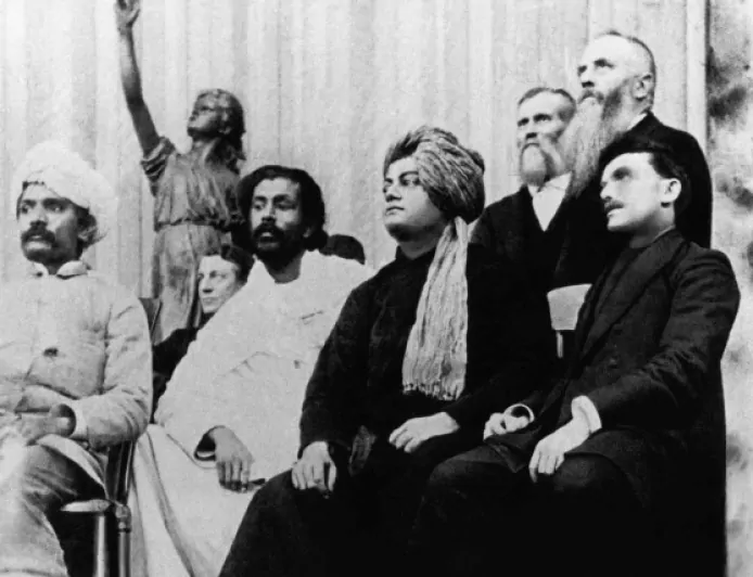 अनंत शक्ति का उद्घोष: स्वामी विवेकानंद और भारत की जागृत ज्योति