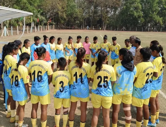 पूर्वी क्षेत्र अंतर-विश्वविद्यालय महिला फुटबॉल: चौथे दिन लीग चरण की शुरुआत, रोमांचक मुकाबलों से गूँजा मिदनापुर