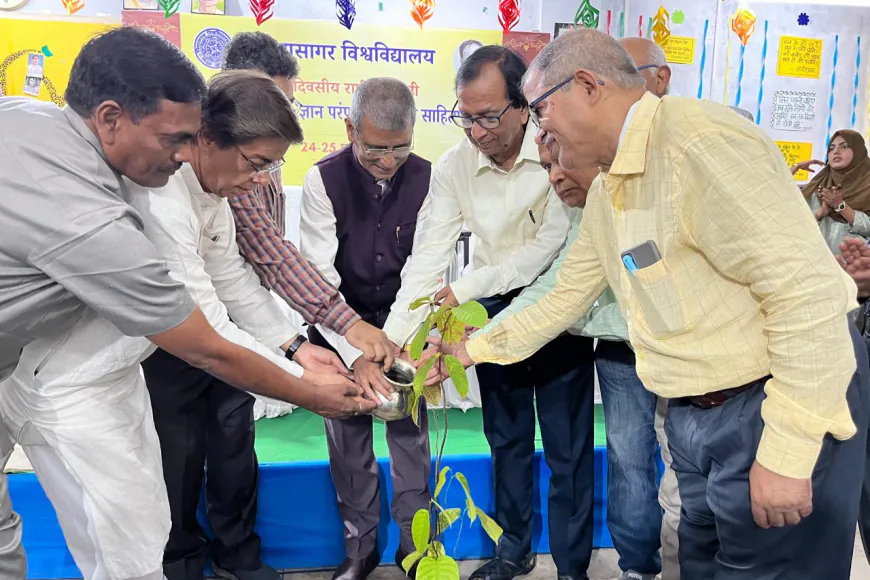 “बौद्धिक उपनिवेशन और अतीतांधता ज्ञान के दो बड़े शत्रु हैं” - डॉ. शंभुनाथ