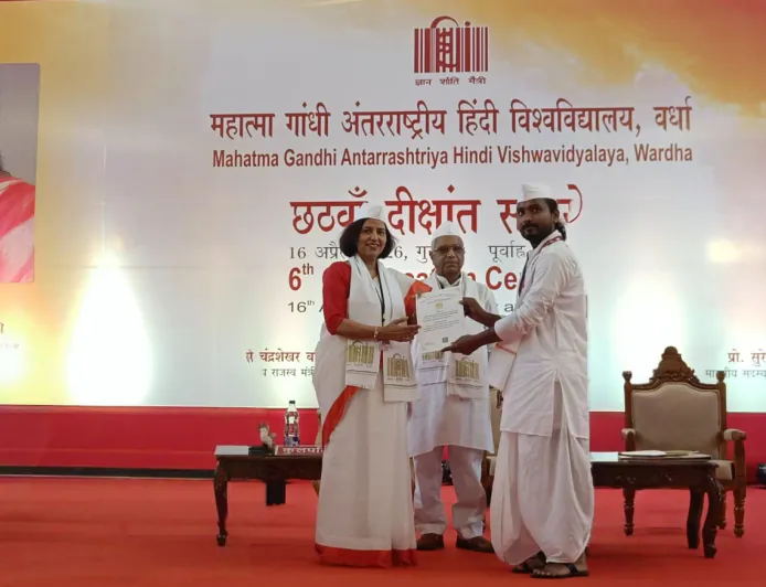 काचरपाड़ा के रजनीश मिश्रा को फिल्म अध्ययन में स्वर्ण पदक