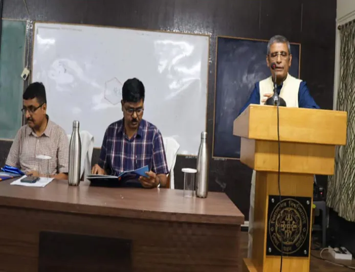 विद्यासागर विश्वविद्यालय न्यूजलेटर अंक-11 का विमोचन, कुलपति प्रो. दीपक कुमार कर ने किया लोकार्पण