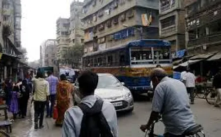 हावड़ा के पिलखाना में फुटपाथ अतिक्रमण पर कार्रवाई, गोलाबाड़ी पुलिस ने डाले हटाने के दिए निर्देश