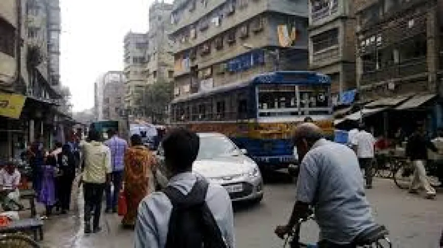 हावड़ा के पिलखाना में फुटपाथ अतिक्रमण पर कार्रवाई, गोलाबाड़ी पुलिस ने डाले हटाने के दिए निर्देश
