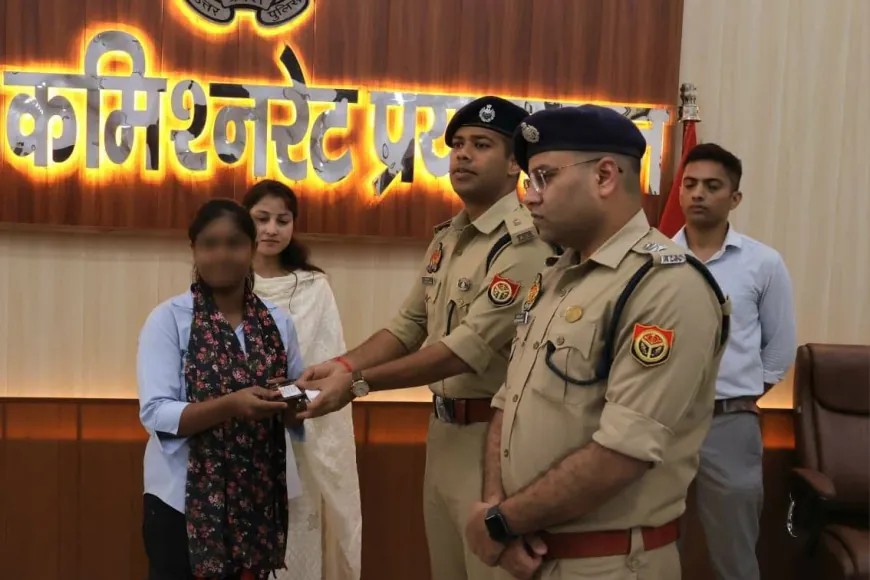 प्रयागराज पुलिस ने 210 गुमशुदा मोबाइल लौटाए, 63.24 लाख रुपये की संपत्ति बरामद
