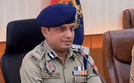 प्रयागराज पुलिस में बड़ा प्रशासनिक फेरबदल: कमिश्नर पीयूष मोर्डिया ने 19 थाना प्रभारियों के किए तबादले, कई को लाइन हाजिर