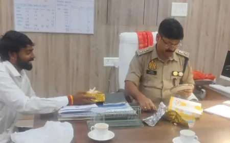 मिठाई के डिब्बे से मचा बवाल, एएसपी ग्रामीण पर सवाल; जाँच की माँग