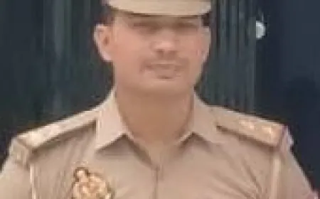 सरायइनायत थाने के बाहर जी.टी. रोड पर अधिवक्ताओं का धरना