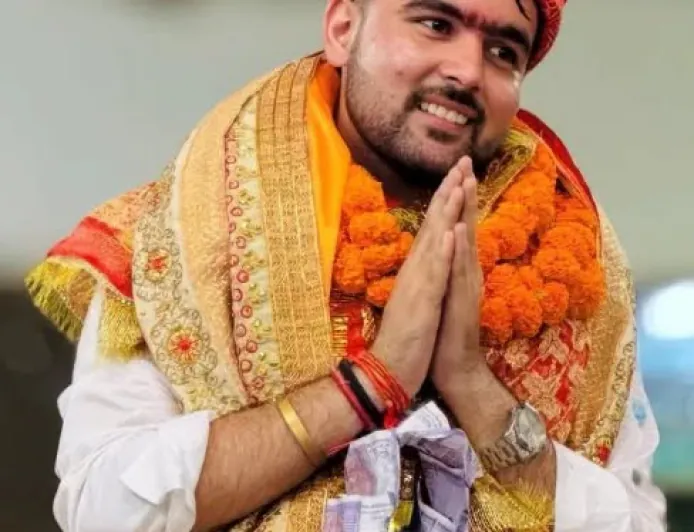 नंगे पाँव चला चुनाव, सबसे ज्यादा वोट लाया: बस कंडक्टर के बेटे दीपांशु शौकीन की DUSU जीत की कहानी