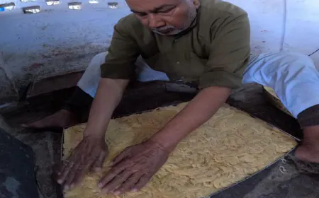 100 साल पुरानी बनारस के घिसियावन साव की सोनपापड़ी