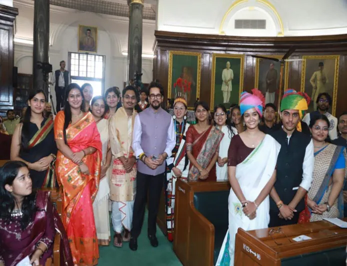विद्यासागर विश्वविद्यालय के विद्यार्थी ने संसद के ‘अपने नेता को जानें’ कार्यक्रम में लिया हिस्सा