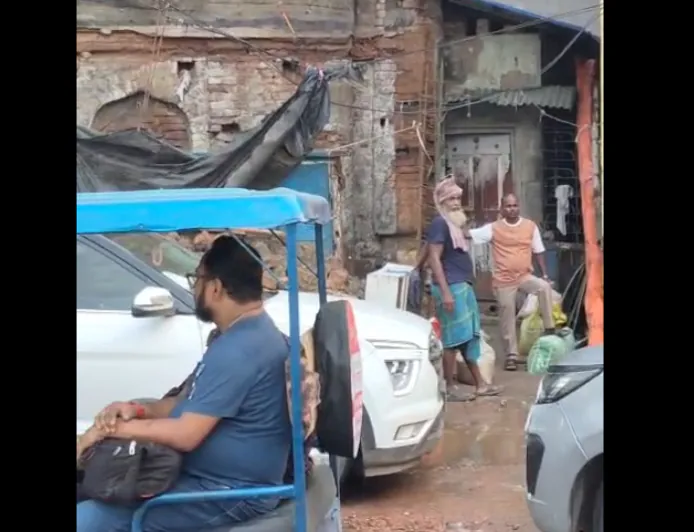 हावड़ा में नित्याधन मुखर्जी रोड पर कथित अवैध निर्माण, कार्रवाई की माँग