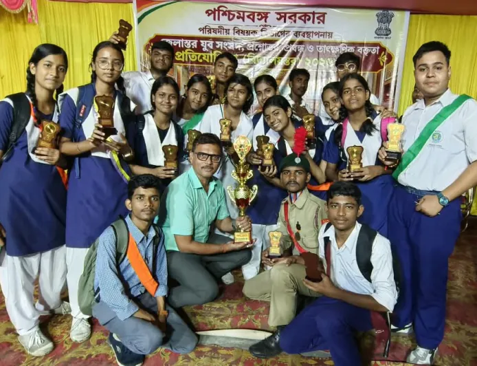 यूथ पार्लियामेंट-2026 प्रतियोगिता में हाजी नगर आदर्श हिंदी विद्यालय को मिला द्वितीय स्थान