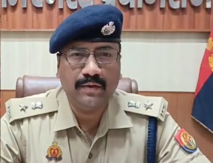 प्रयागराज में जमीन खोदकर निकाले गए नकदी से भरे तीन ड्रम, पुलिस ने रुपये कब्जे में लिए
