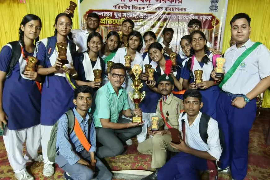 यूथ पार्लियामेंट-2026 प्रतियोगिता में हाजी नगर आदर्श हिंदी विद्यालय को मिला द्वितीय स्थान