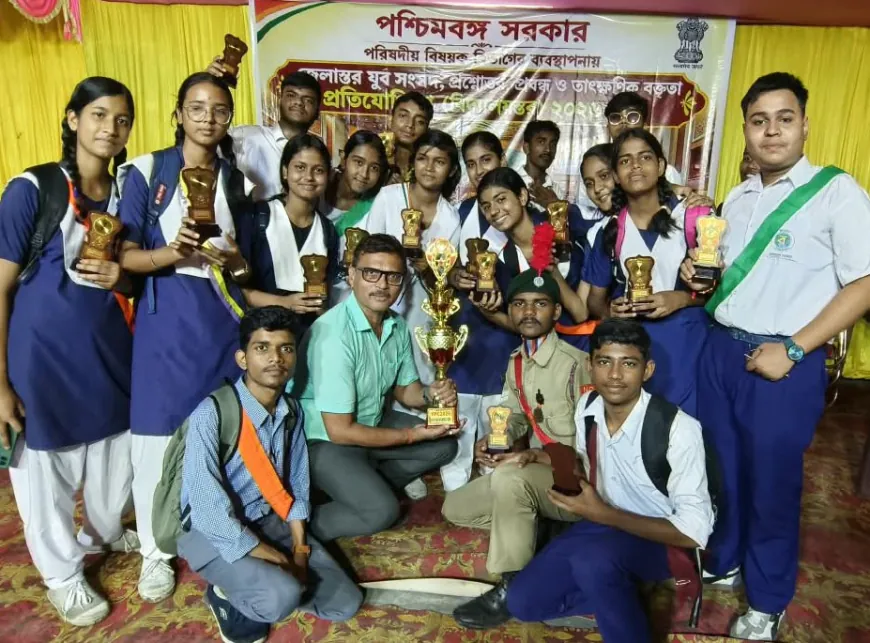 यूथ पार्लियामेंट-2026 प्रतियोगिता में हाजी नगर आदर्श हिंदी विद्यालय को मिला द्वितीय स्थान